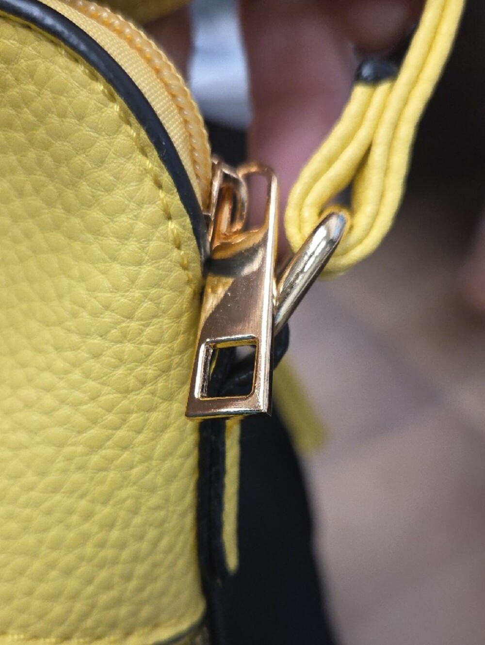 Sunny Yellow Tassel Crossbody Bag - Women - Picture 7 of 8
